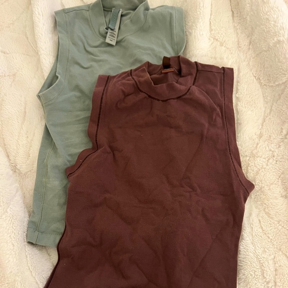 SKIMS tanks - Picture 2 of 2